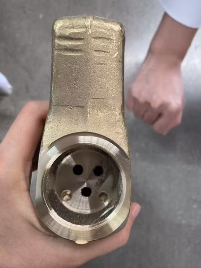 蛇口やミキサーを製造するための 12 個のスピンドルを備えた CNC 水平ドリリングおよびタッピングマシン